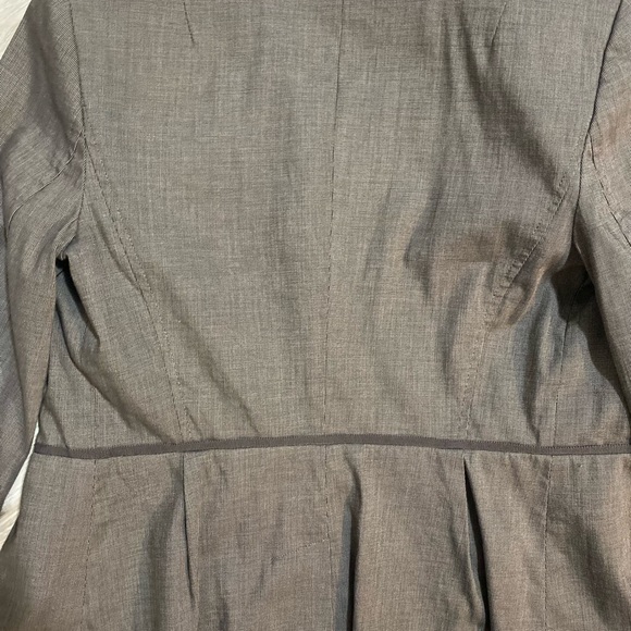Gray outside brown inside size 2 blazer from banana republic. - Picture 3 of 3